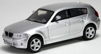 NEW19213A - BMW série 1 grise