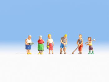 NOC15569 - Famille dans le jardin