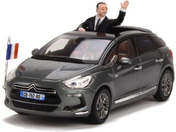 NOREV155593 - CITROEN DS5 Présidentielle 2012 grise avec figurine