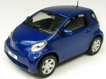 CAR143PND - TOYOTA IQ bleue