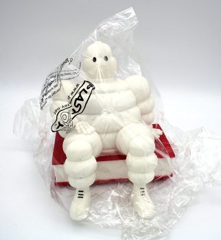 PLAST80008 - Tirelire BIBENDUM MICHELIN hauteur 18 cm, longueur 16 cm, profondeur 17 cm