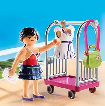 PLAY4792 - Modèle avec porte-vêtements 17 Pièces