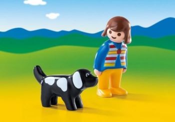 PLAY6977 - Femme avec chien