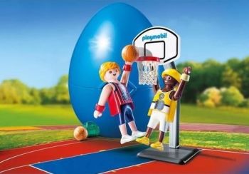 PLAY9210 - Joueurs de basketball avec panier