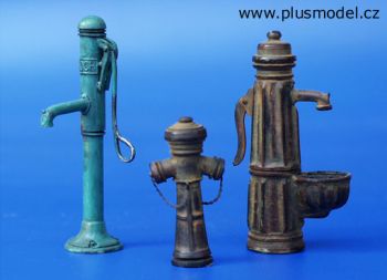 PLS054 - 2 pompes à eau et une bouche incendie miniature à assembler et à peindre pour diorama