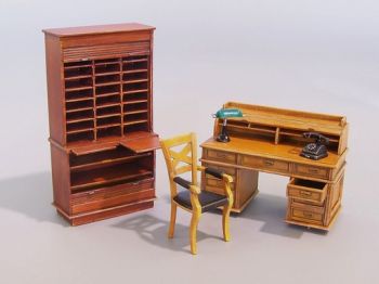 PLS163 - Meubles de bureau anciens avec lampe et téléphone miniatures à assembler et à peindre