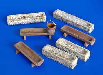 PLS277 - 7 auges avec 1 seau miniatures à assembler et à peindre longueur auges 4cm