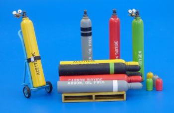 PLS478 - Bouteilles de gaz avec chariot et 1 palette miniatures à assembler et à peindre