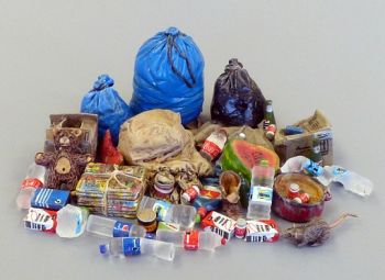 PLS486 - 39 ordures ménagères miniatures à peindre décalcomanies fournies