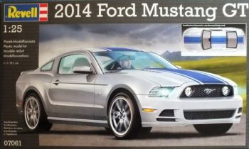 REV07061 - FORD Mustang GT 2014 maquette à monter et à peindre