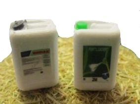 UM168_BLANC - 5 bidons de 20L miniatures blancs avec décalques