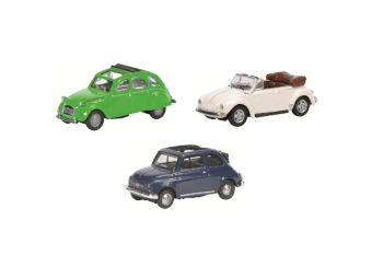 SCH26110 - 3 Vehicules : FIAT 500 , CITROEN 2CV et une coccinelle