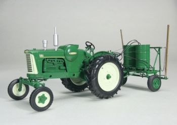 SCT374 - OLIVER 880 LP-GAS avec pulvérisateur MARK TWAIN TOY SHOW