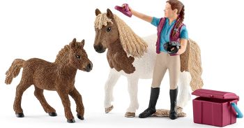 SHL42362 - Soigneuse de chevaux avec poneys Shetland