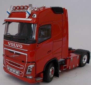 TEK71983A - VOLVO FH Globetrotter 4x2 rouge
