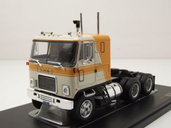 IXOTR167.22 - GMC Astro 95 6x4 1970 jaune et beige