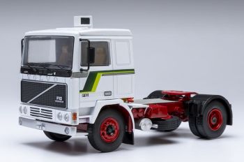 IXOTR228.22 - VOLVO F10 4x2 1983 Blanc et vert