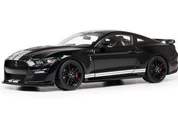 IXO-U18RDC002-FO - FORD Mustang Shelby GT500 2022 Noir avec bandes blanches