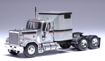 IXO-U64TR004 - GMC General 6x4 1980 Argent avec bandes noires et rouge - USA EDITION