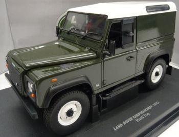 UH3882 - LAND ROVER Defender 90 TDI vert toit blanc
