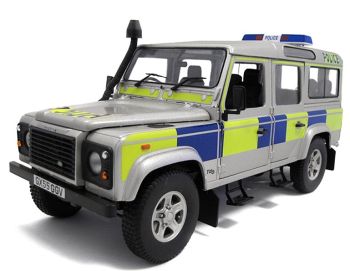 UH3885 - LAND ROVER Defender 110 Station Wagon Police anglaise Battenberg