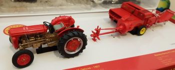 UH5238 - MASSEY FERGUSON 35 Deluxe avec presse  MASSEY Harris
