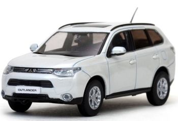 VIT29391 - MITSUBISHI Oultander 4x4 blanc perle