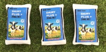 WM033C - 3 sacs de nourriture pour vaches - En miniature